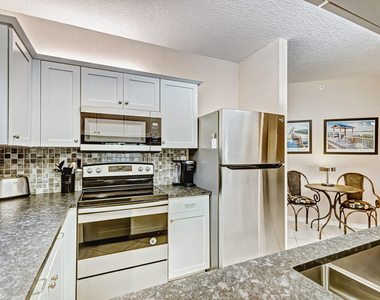 200 Uno Lago Drive - Photo Thumbnail 8