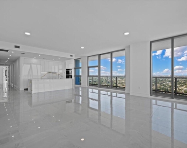 220 Lake Shore Drive - Photo Thumbnail 4