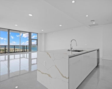 220 Lake Shore Drive - Photo Thumbnail 7