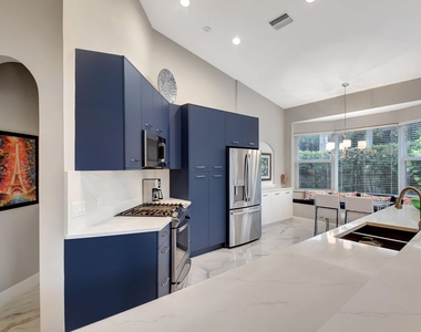 8180 Sandpiper Way - Photo Thumbnail 2