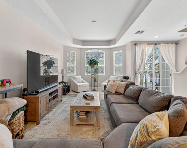 11860 Valencia Gardens Avenue - Photo Thumbnail 3