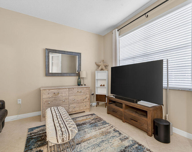 11860 Valencia Gardens Avenue - Photo Thumbnail 22