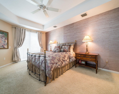 11860 Valencia Gardens Avenue - Photo Thumbnail 14