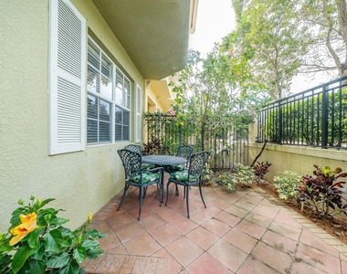 11860 Valencia Gardens Avenue - Photo Thumbnail 27