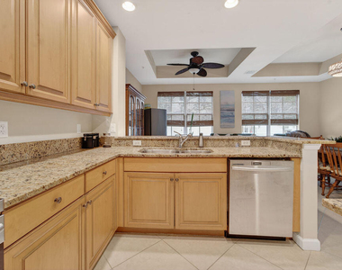 11860 Valencia Gardens Avenue - Photo Thumbnail 9