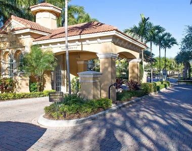 11860 Valencia Gardens Avenue - Photo Thumbnail 31