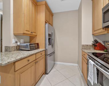 11860 Valencia Gardens Avenue - Photo Thumbnail 8
