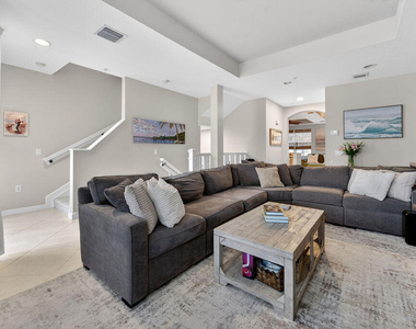 11860 Valencia Gardens Avenue - Photo Thumbnail 5