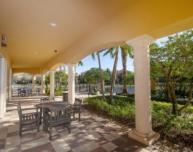 11860 Valencia Gardens Avenue - Photo Thumbnail 34