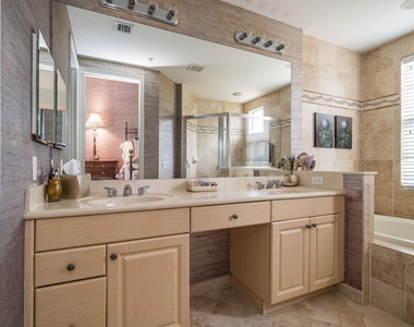 11860 Valencia Gardens Avenue - Photo Thumbnail 17