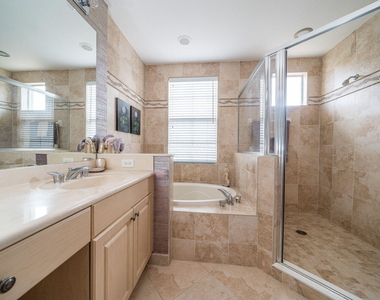 11860 Valencia Gardens Avenue - Photo Thumbnail 18