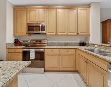 11860 Valencia Gardens Avenue - Photo Thumbnail 7