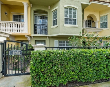 11860 Valencia Gardens Avenue - Photo Thumbnail 1