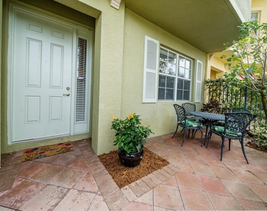 11860 Valencia Gardens Avenue - Photo Thumbnail 2