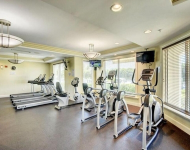 804 E Windward Way - Photo Thumbnail 7