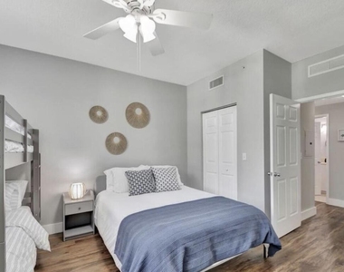 804 E Windward Way - Photo Thumbnail 28