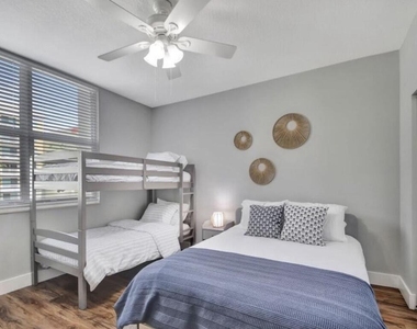 804 E Windward Way - Photo Thumbnail 9