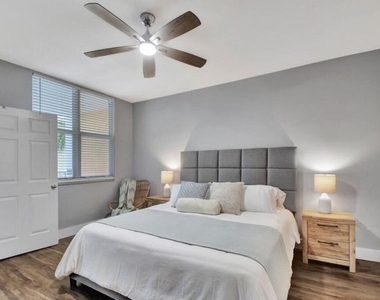804 E Windward Way - Photo Thumbnail 18