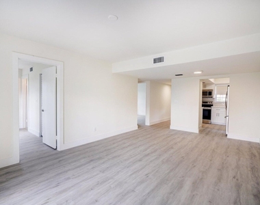 18081 Se Country Club Drive - Photo Thumbnail 10