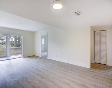 18081 Se Country Club Drive - Photo Thumbnail 12
