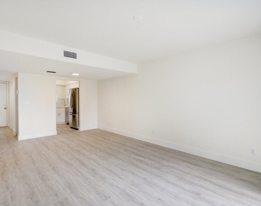 18081 Se Country Club Drive - Photo Thumbnail 11