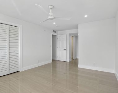 2651 S Palm Aire Drive S - Photo Thumbnail 23