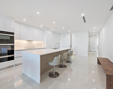 220 Lake Shore Drive - Photo Thumbnail 5
