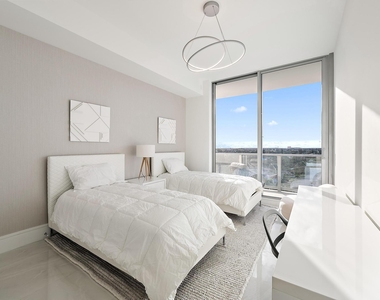 220 Lake Shore Drive - Photo Thumbnail 15