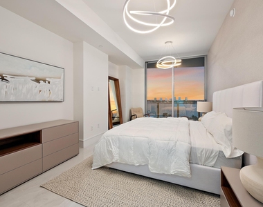 220 Lake Shore Drive - Photo Thumbnail 6