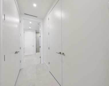 220 Lake Shore Drive - Photo Thumbnail 8