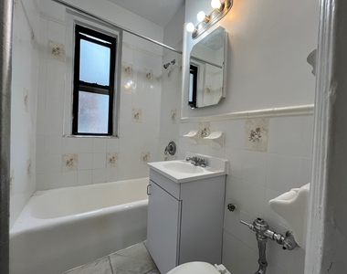 414 W 44th St - Photo Thumbnail 3