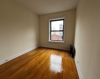 414 W 44th St - Photo Thumbnail 1