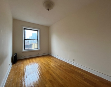 414 W 44th St - Photo Thumbnail 2