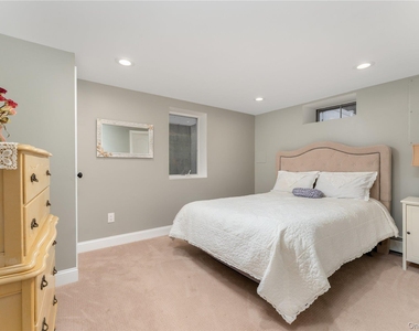 8 Wakeman Court - Photo Thumbnail 7