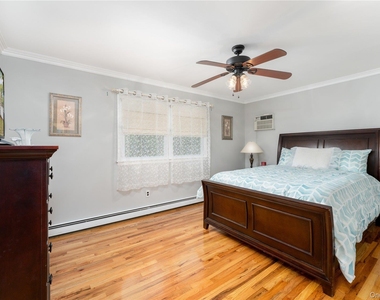 8 Wakeman Court - Photo Thumbnail 2