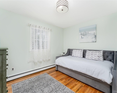 8 Wakeman Court - Photo Thumbnail 8