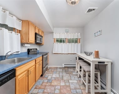 8 Wakeman Court - Photo Thumbnail 12