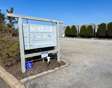 274 Dune Road - Photo Thumbnail 19