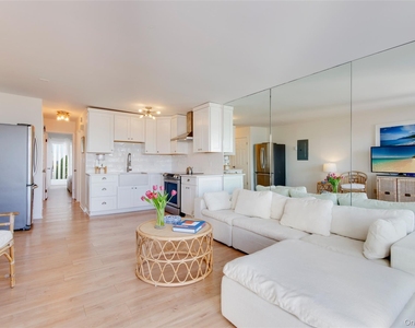 274 Dune Road - Photo Thumbnail 2