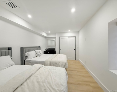 121 Ponquogue Avenue - Photo Thumbnail 18