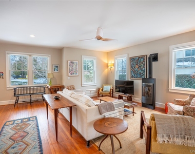 460 Bay Avenue - Photo Thumbnail 2