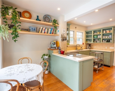 460 Bay Avenue - Photo Thumbnail 5