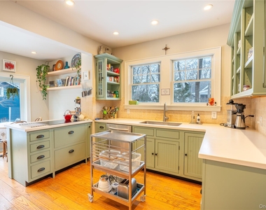 460 Bay Avenue - Photo Thumbnail 4