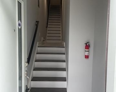 1529 W Stiles Street - Photo Thumbnail 9