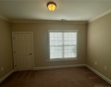 330 Gallery Drive - Photo Thumbnail 15