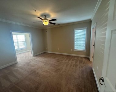 330 Gallery Drive - Photo Thumbnail 11