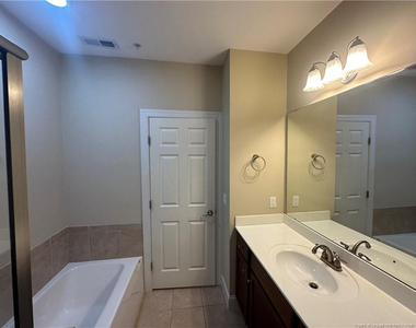 330 Gallery Drive - Photo Thumbnail 3