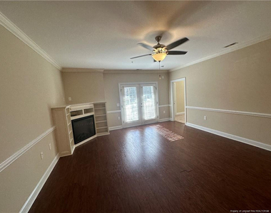 330 Gallery Drive - Photo Thumbnail 6