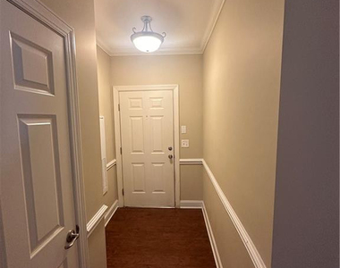 330 Gallery Drive - Photo Thumbnail 1