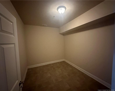 330 Gallery Drive - Photo Thumbnail 17